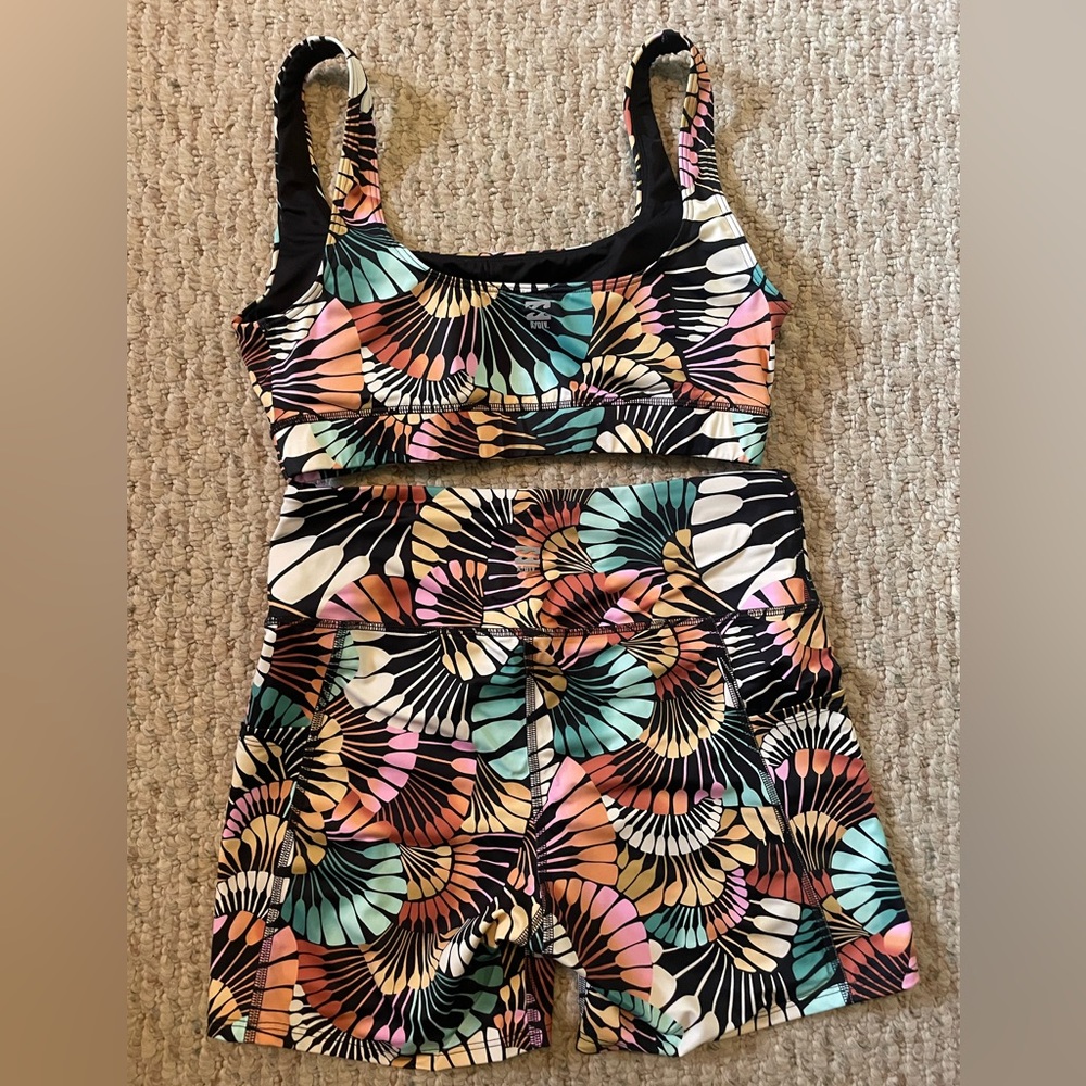 Colorful Patterned Two-Piece Workout Set From Bil… - image 3